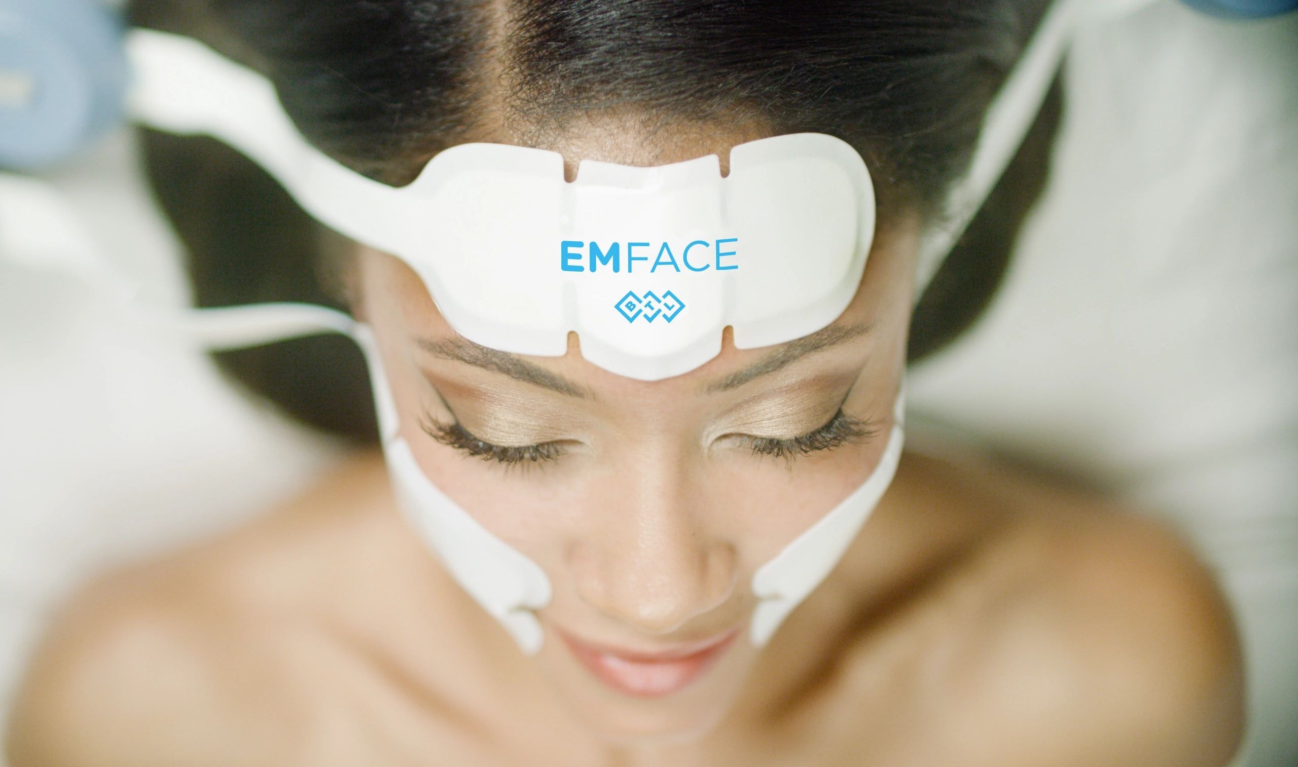 EMFace treatment at Clinique en Beauté