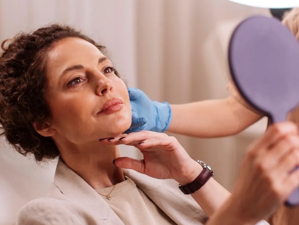 Skin condition consultation at Clinique en Beauté